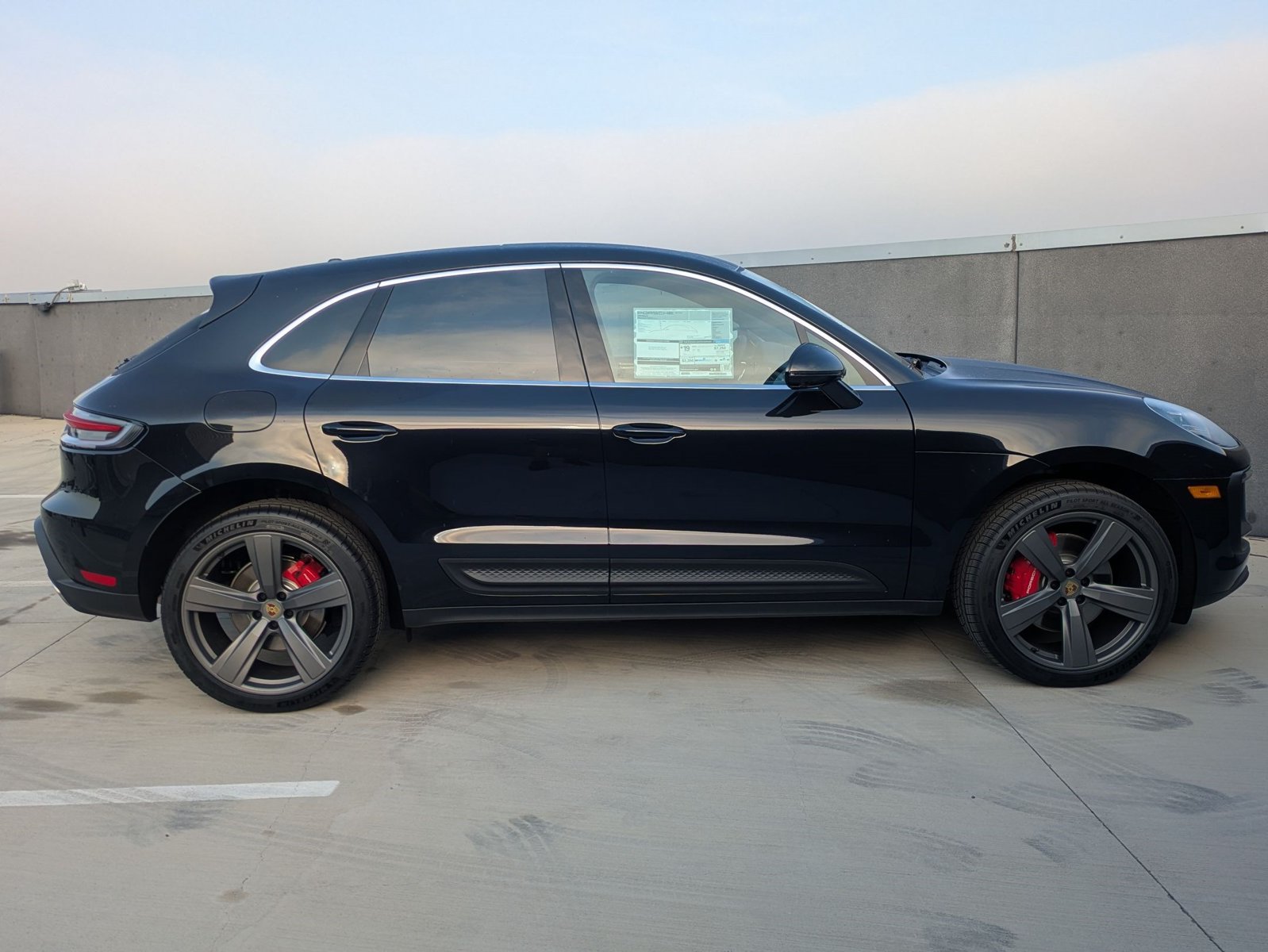 Certified 2025 Porsche Macan S AWD/4WD image 8