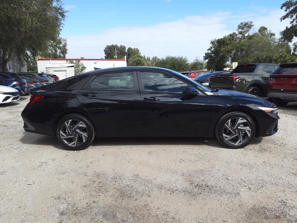 Used 2025 Hyundai Elantra Sport image 9