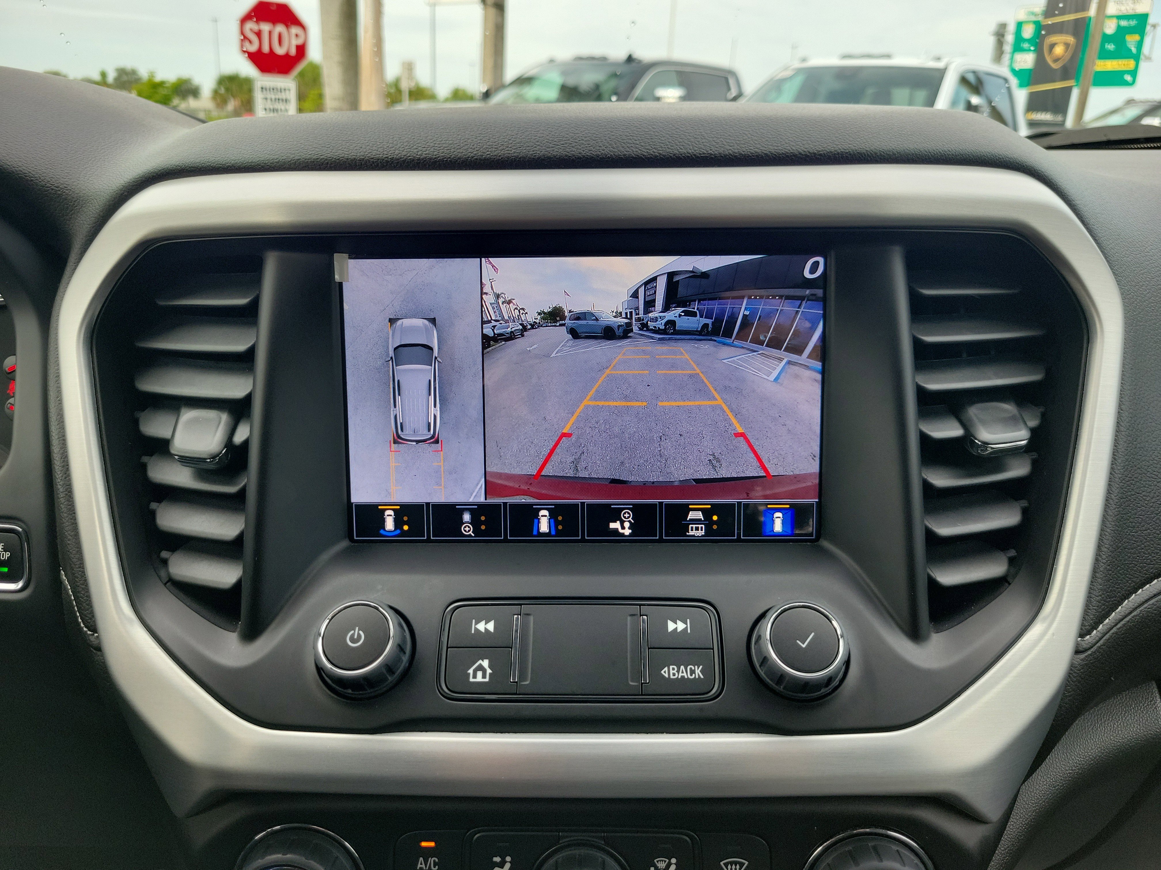 Used 2023 GMC Acadia SLT w/ Elevation Edition FWD image 11