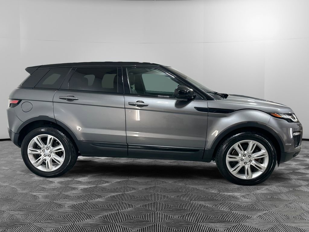 Used 2017 Land Rover Range Rover Evoque SE image 4