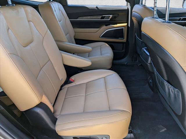 Used 2022 Kia Telluride SX w/ Towing Package FWD image 21