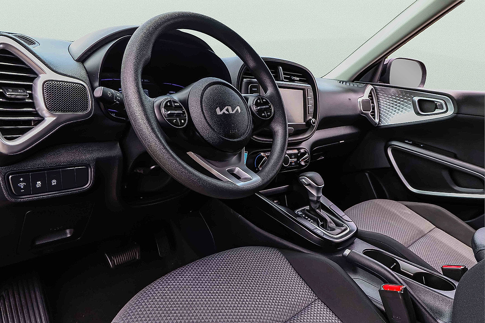 Certified 2025 Kia Soul LX w/ LX Technology Package FWD image 26