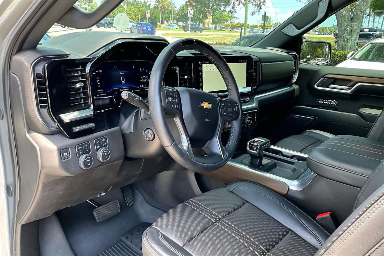 Used 2024 Chevrolet Silverado 1500 High Country w/ Technology Package AWD/4WD image 18