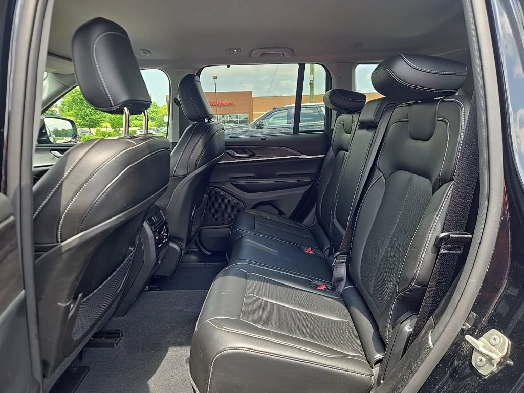 Used 2023 Jeep Grand Cherokee Limited w/ Luxury Tech Group II AWD/4WD image 9