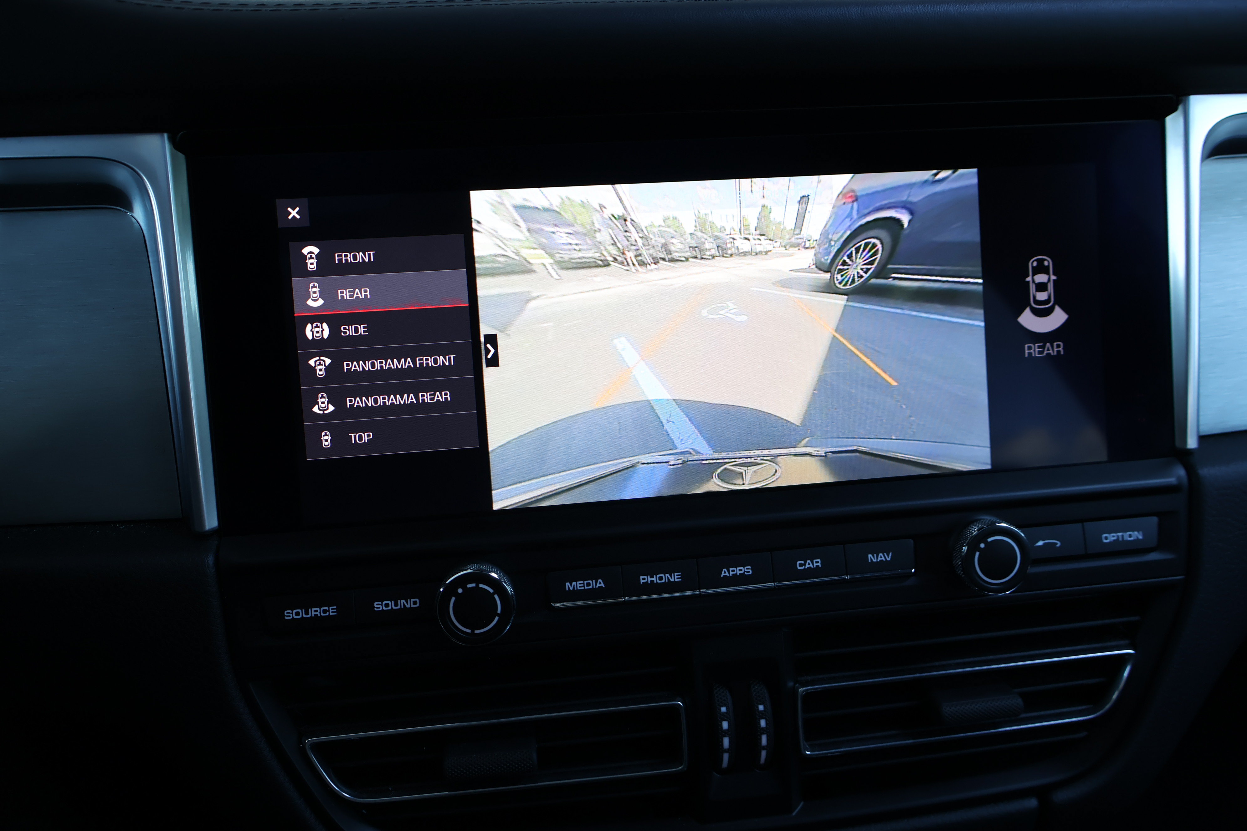 Used 2020 Porsche Macan Turbo AWD/4WD image 40