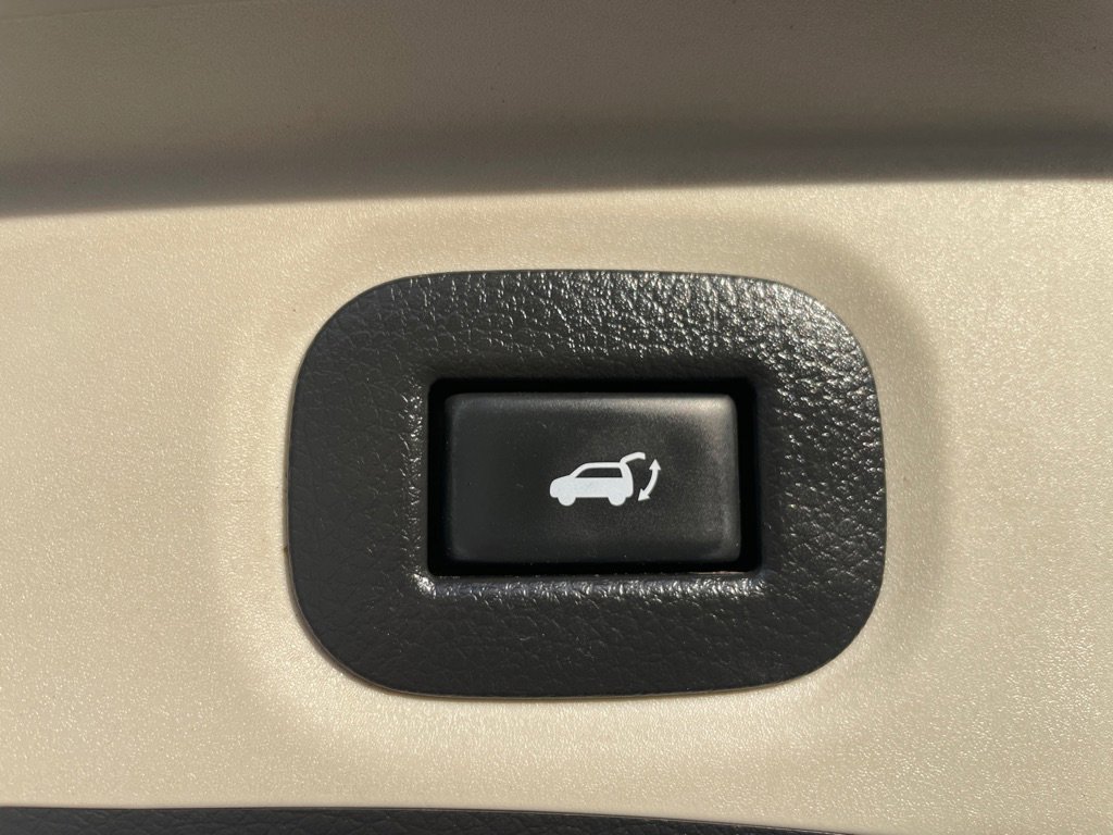 Used 2017 Nissan Rogue SL FWD image 16