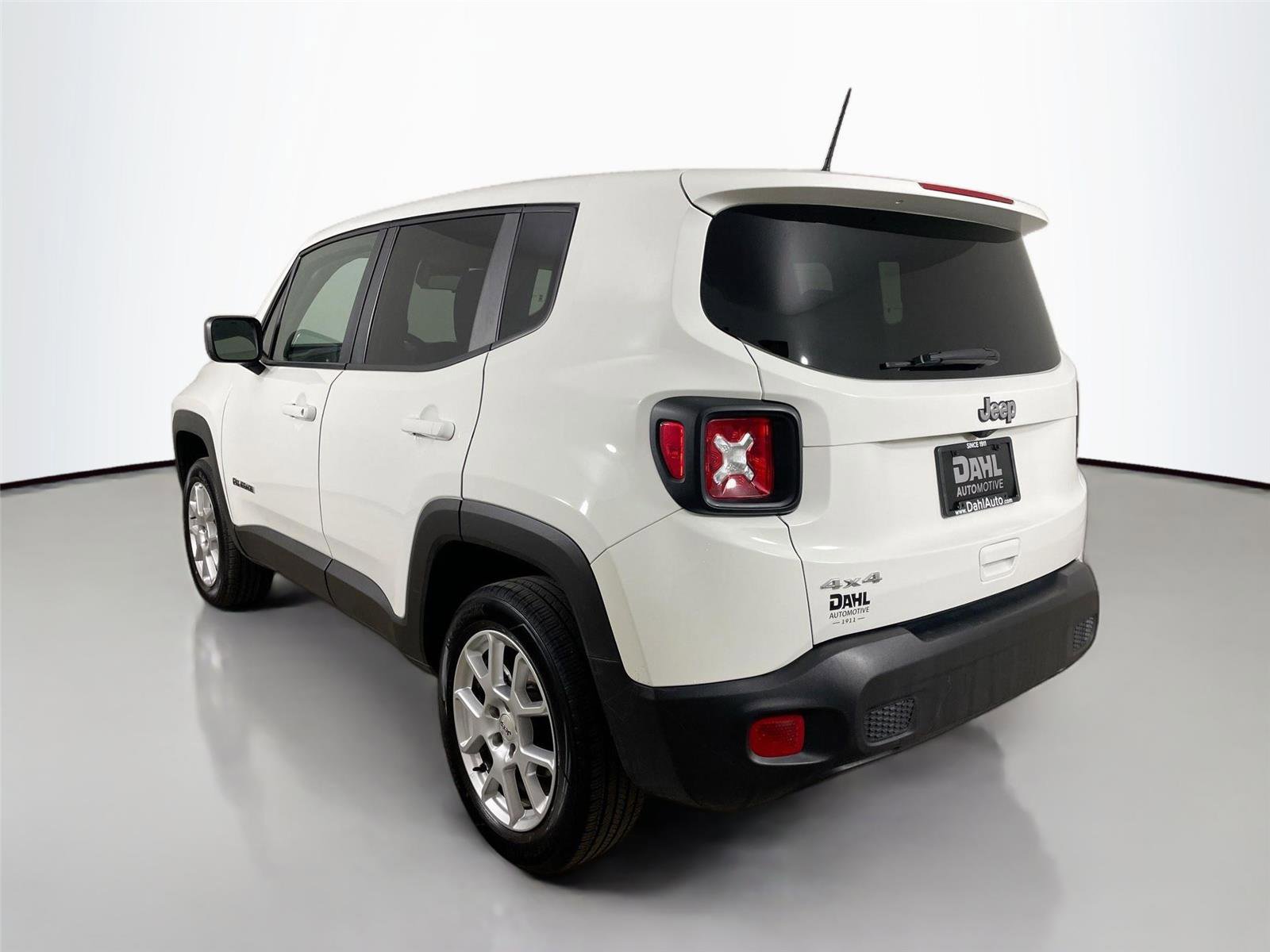 Used 2023 Jeep Renegade Latitude AWD/4WD image 10