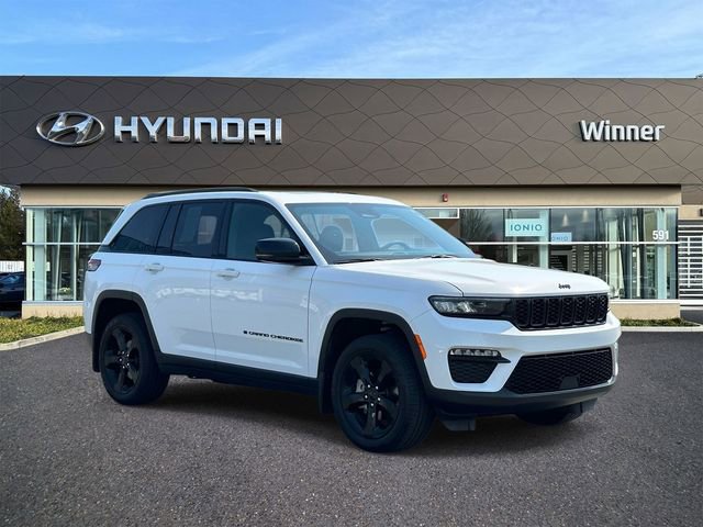 Used 2025 Jeep Grand Cherokee Limited w/ Black Appearance Package image 6