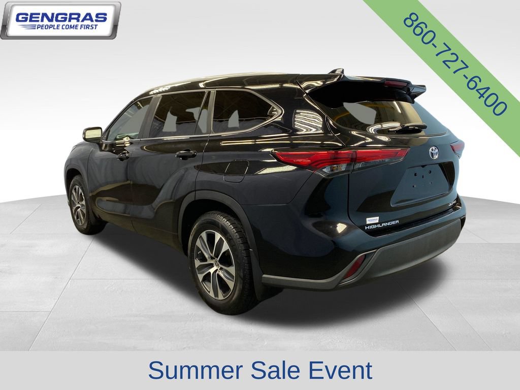 Used 2023 Toyota Highlander XLE AWD/4WD image 5
