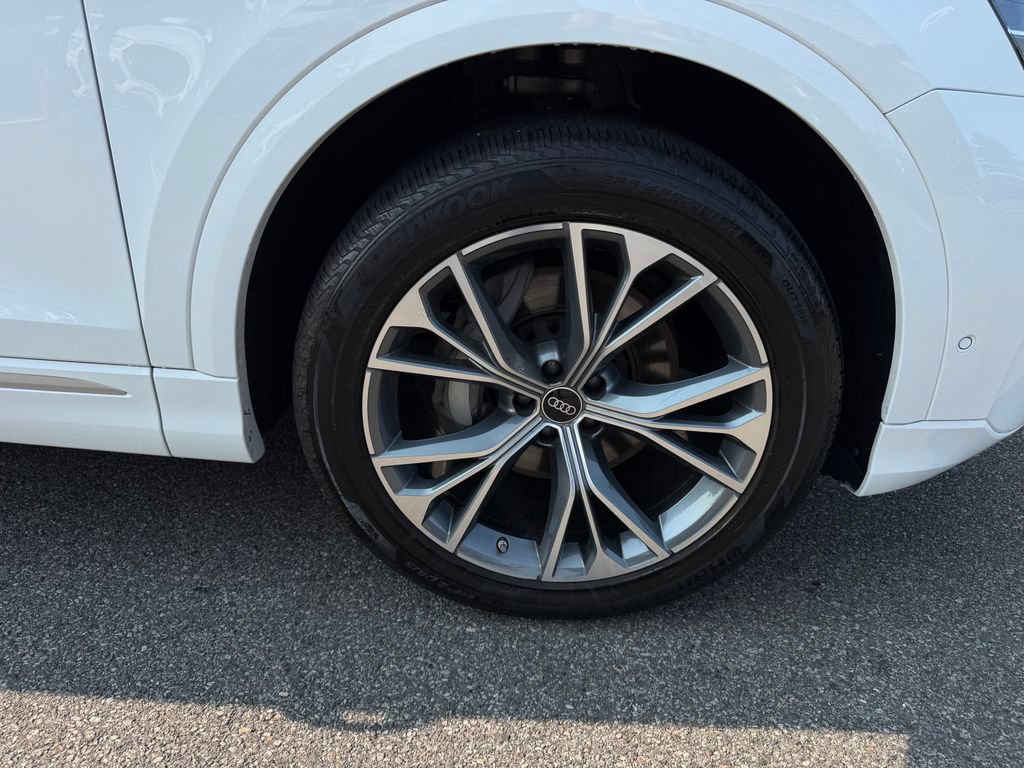 Used 2025 Audi Q8 Premium w/ Convenience Package AWD/4WD image 13