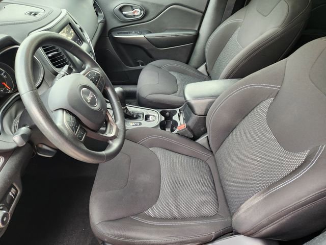 Certified 2019 Jeep Cherokee Latitude w/ Popular Appearance Group image 13