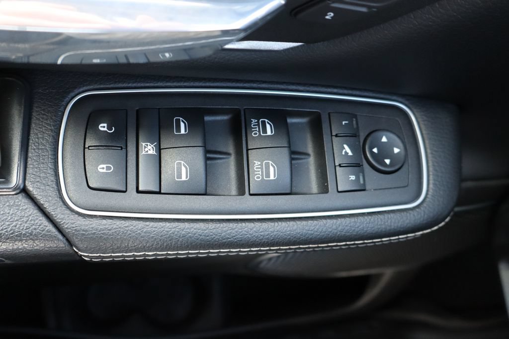Used 2023 RAM 1500 Laramie AWD/4WD image 32