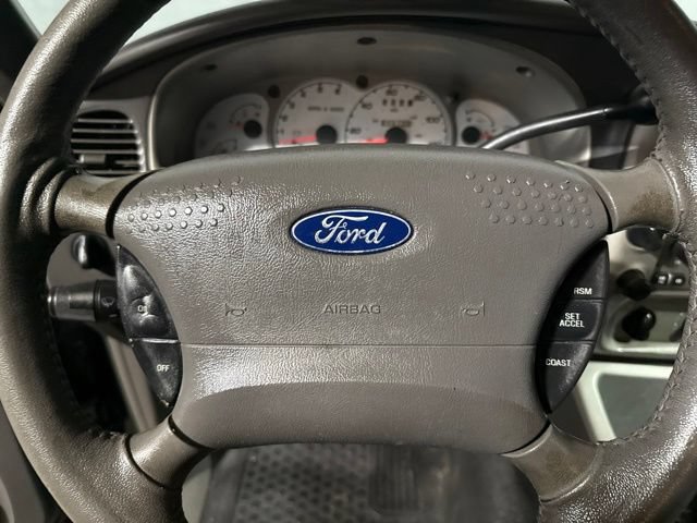 Used 2001 Ford Explorer Sport Trac 4x4 image 4