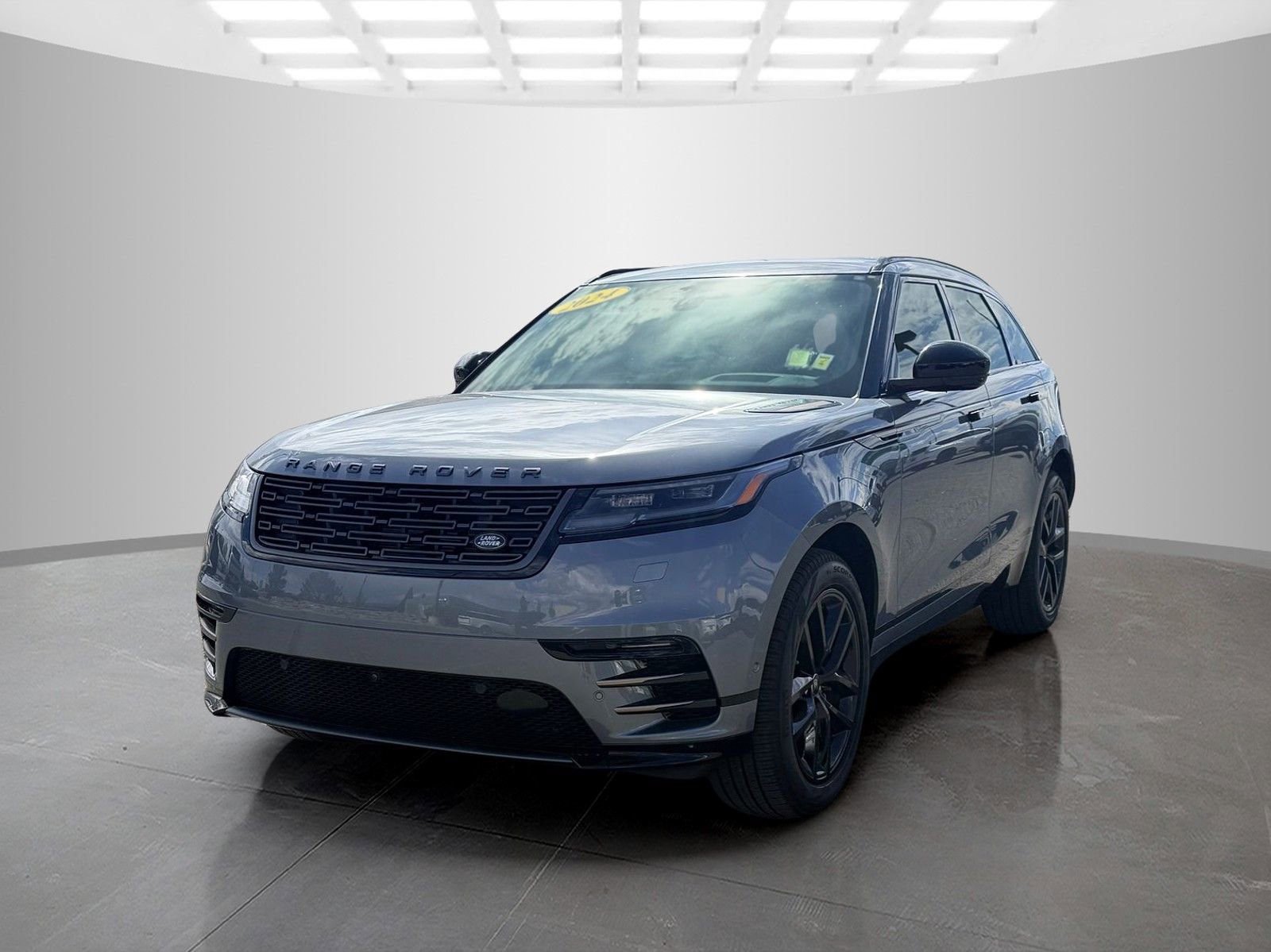 Used 2024 Land Rover Range Rover Velar Dynamic SE AWD/4WD image 1