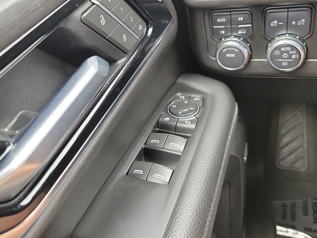 Used 2025 GMC Yukon XL Denali AWD/4WD image 14