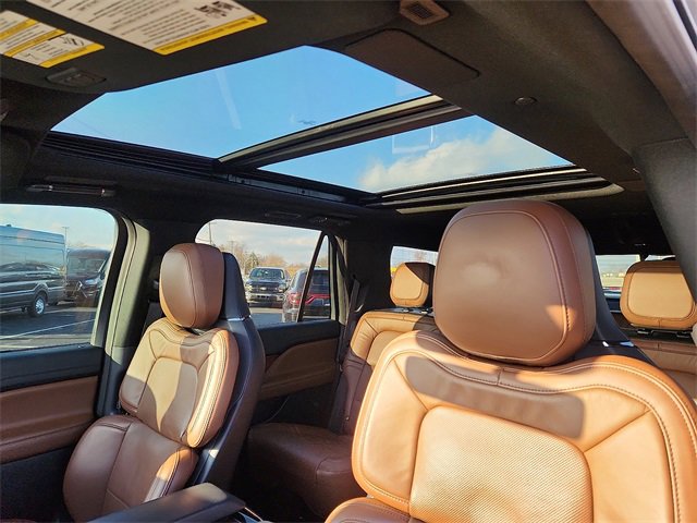 Used 2023 Lincoln Navigator Reserve image 16
