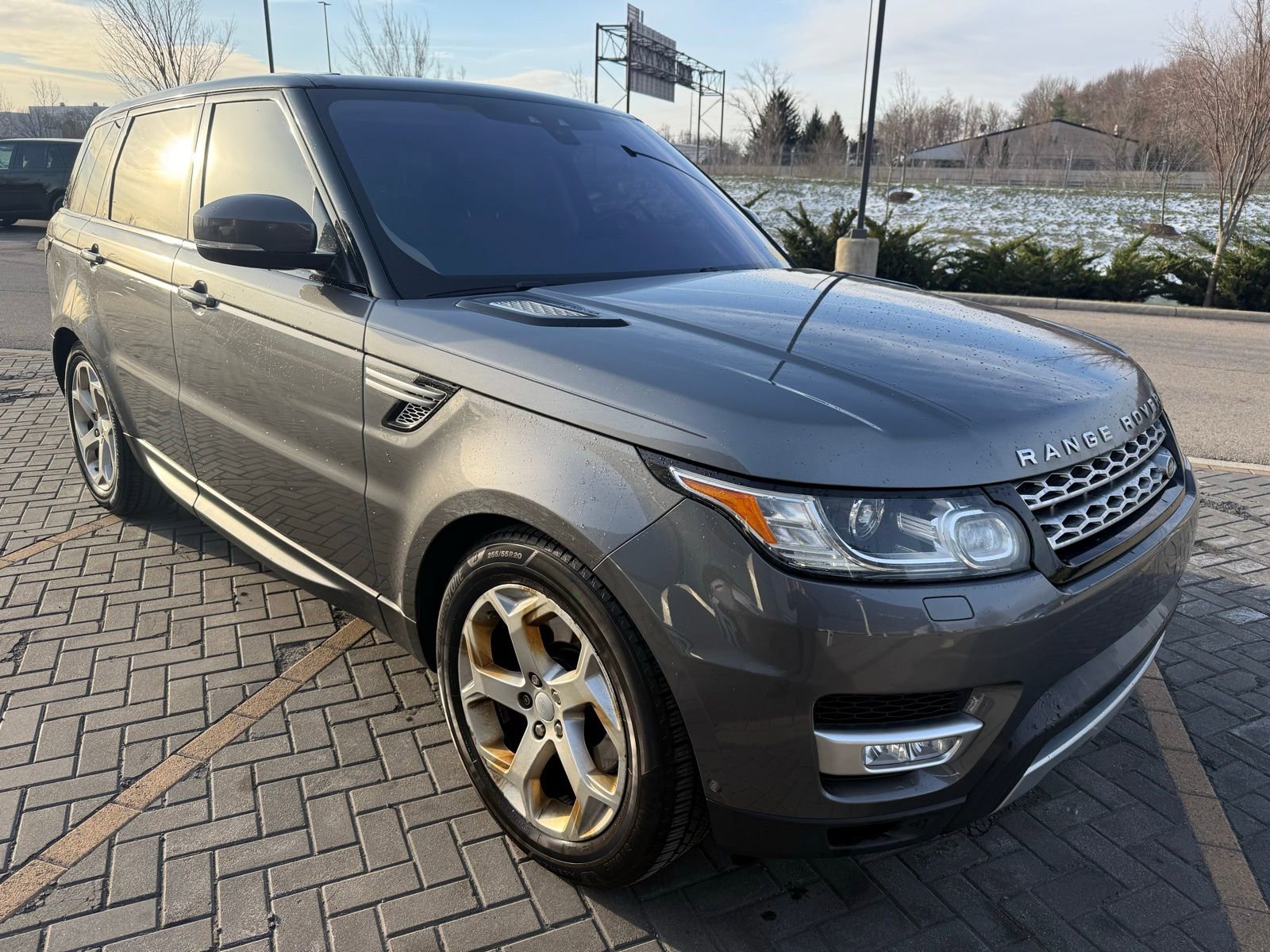 Used 2017 Land Rover Range Rover Sport HSE image 3