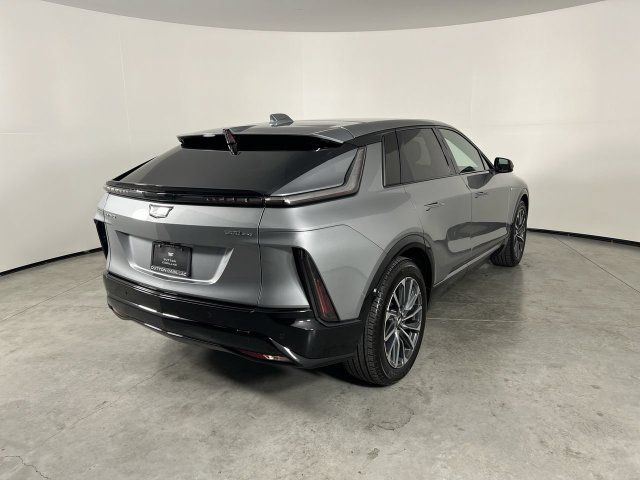 Used 2026 Cadillac Lyriq Sport AWD/4WD image 8