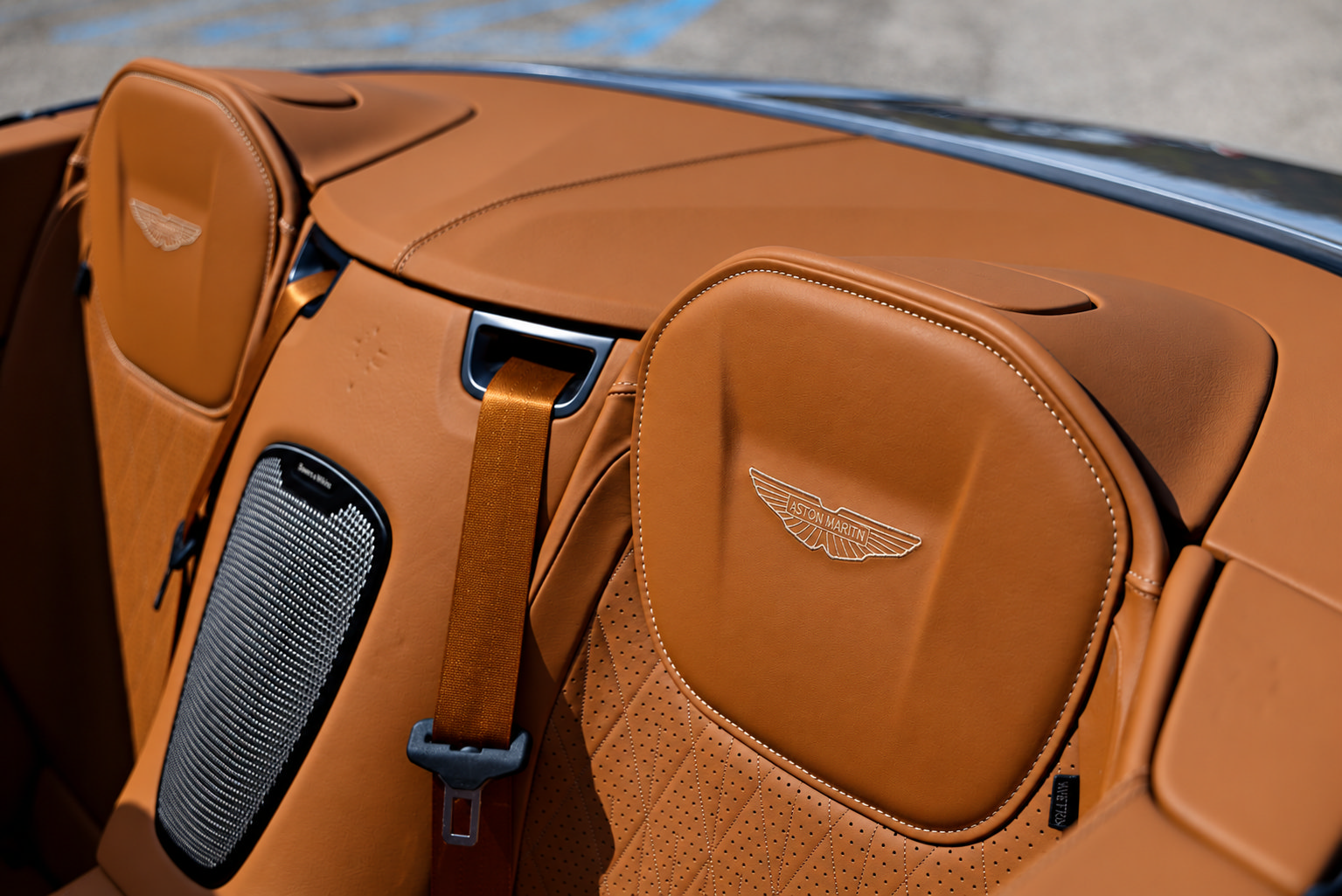 Used 2024 Aston Martin DB12 Convertible RWD image 18