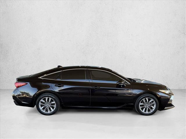 Used 2019 Toyota Avalon XLE w/ Moonroof Package FWD video 4