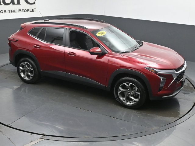 Used 2025 Chevrolet Trax LT FWD image 42