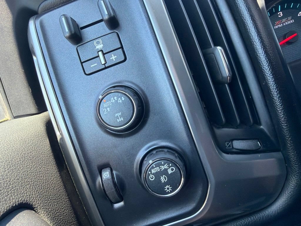 Used 2018 Chevrolet Silverado 1500 LT w/ All Star Edition AWD/4WD image 21