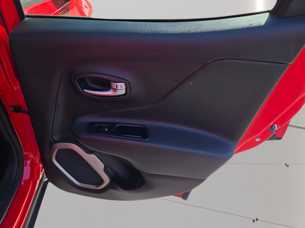 Used 2017 Jeep Renegade Limited FWD image 10