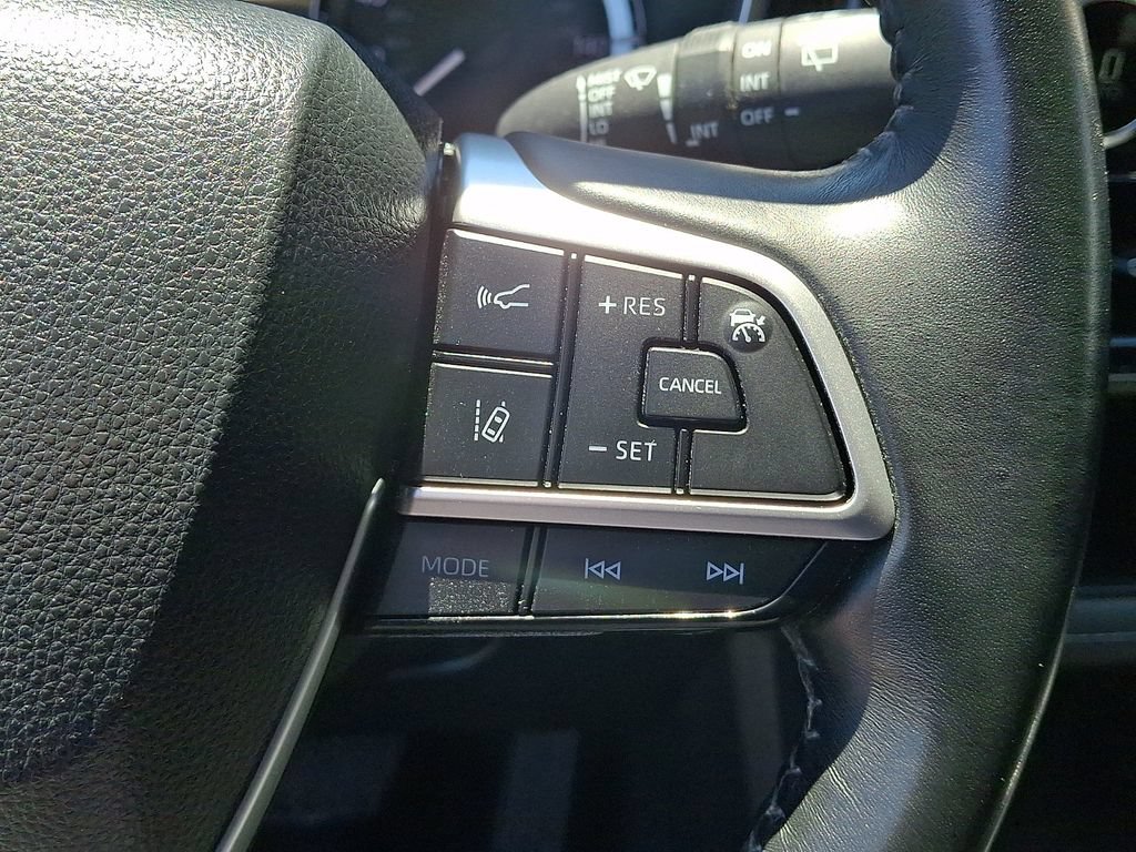Used 2023 Toyota Highlander XLE AWD/4WD image 23