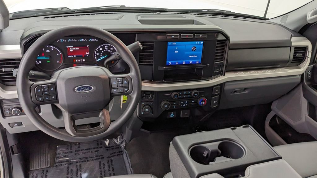 Used 2024 Ford F350 XLT image 3