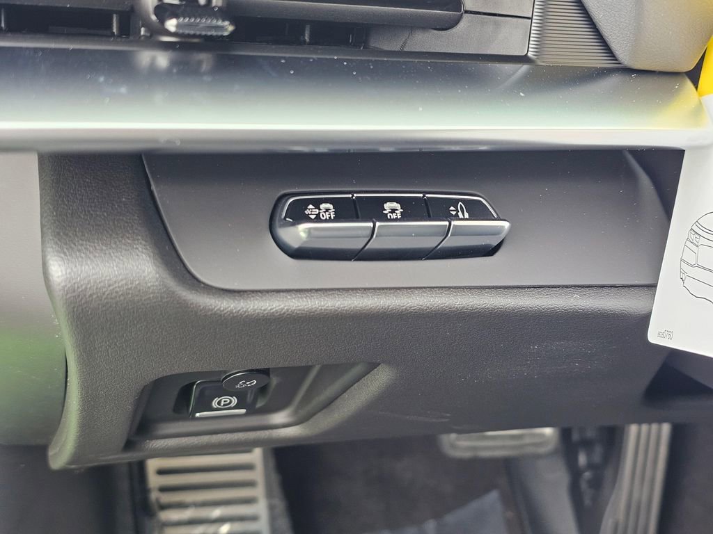 New 2026 Chevrolet Corvette Stingray Coupe w/ Z51 Performance Package RWD image 22