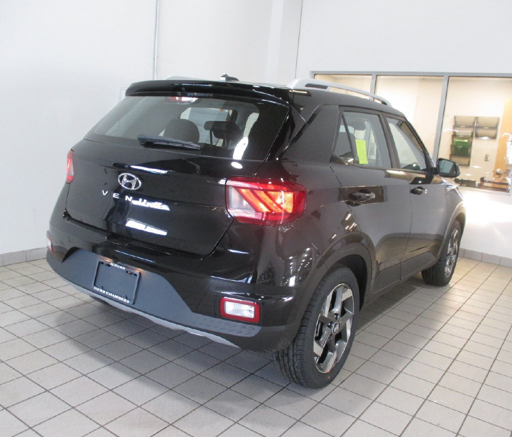 New 2026 Hyundai Venue SEL FWD image 3