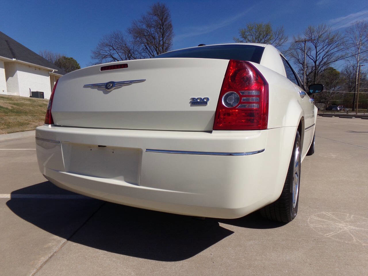 Used 2010 Chrysler 300 Touring RWD image 32