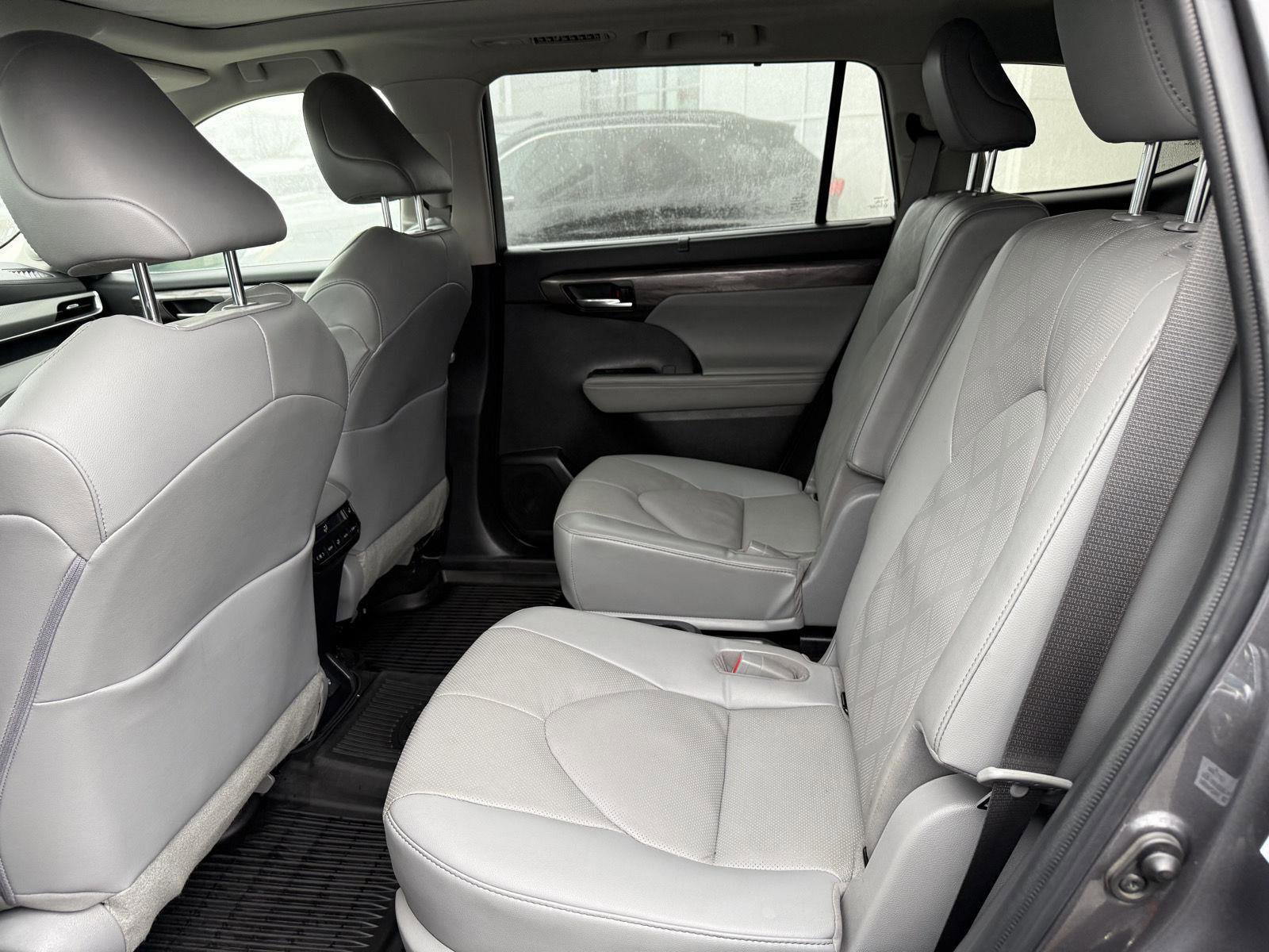Certified 2022 Toyota Highlander Platinum image 16