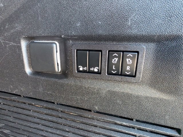 Used 2023 Chevrolet Tahoe High Country AWD/4WD image 19