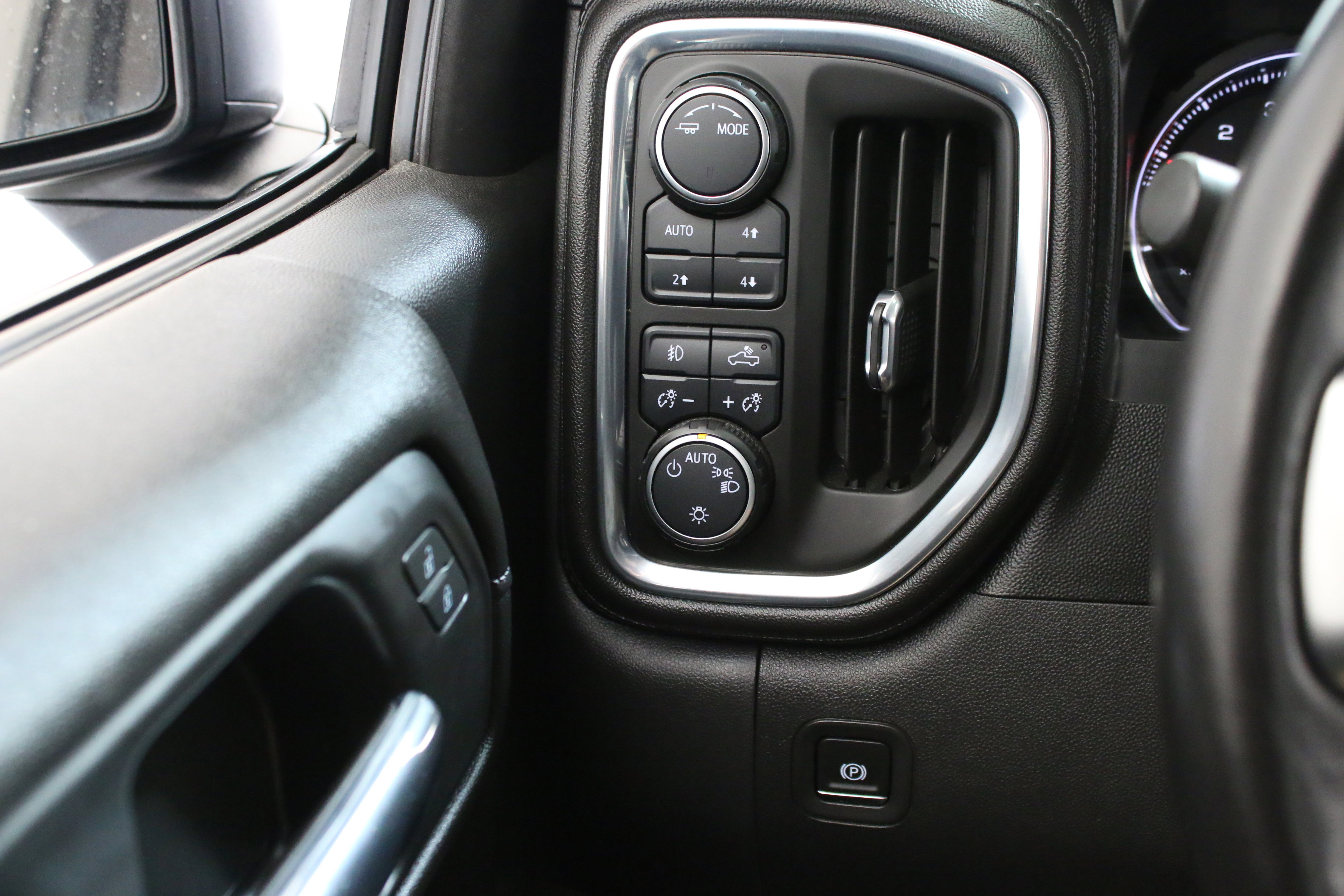 Used 2020 Chevrolet Silverado 1500 RST image 17