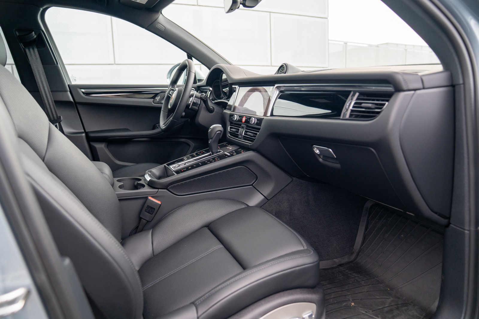 New 2026 Porsche Macan Turbo AWD/4WD image 26