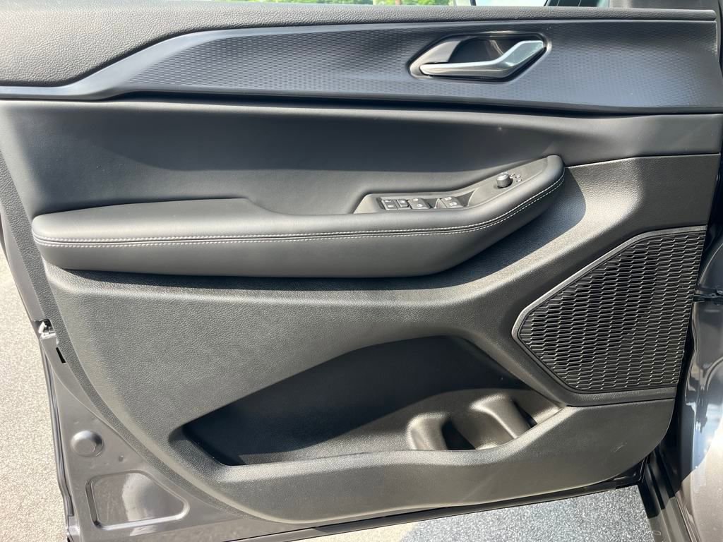 New 2025 Jeep Grand Cherokee L Laredo w/ Luxury Tech Group I image 26