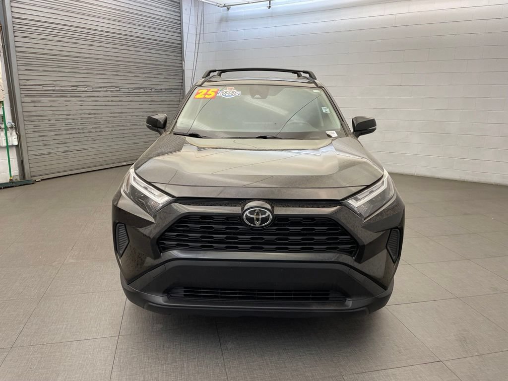 Used 2025 Toyota RAV4 XLE AWD/4WD image 4