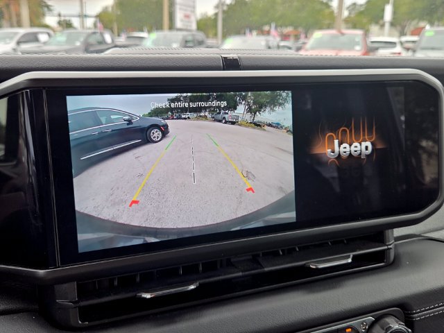 Used 2024 Jeep Wrangler Unlimited Sahara AWD/4WD image 15
