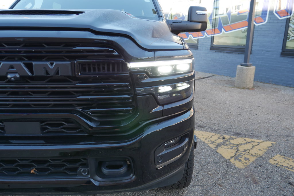 Used 2025 RAM 3500 Laramie AWD/4WD image 3