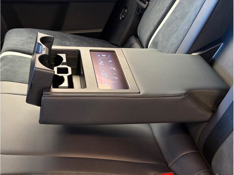 Used 2023 Fisker Ocean Extreme image 29