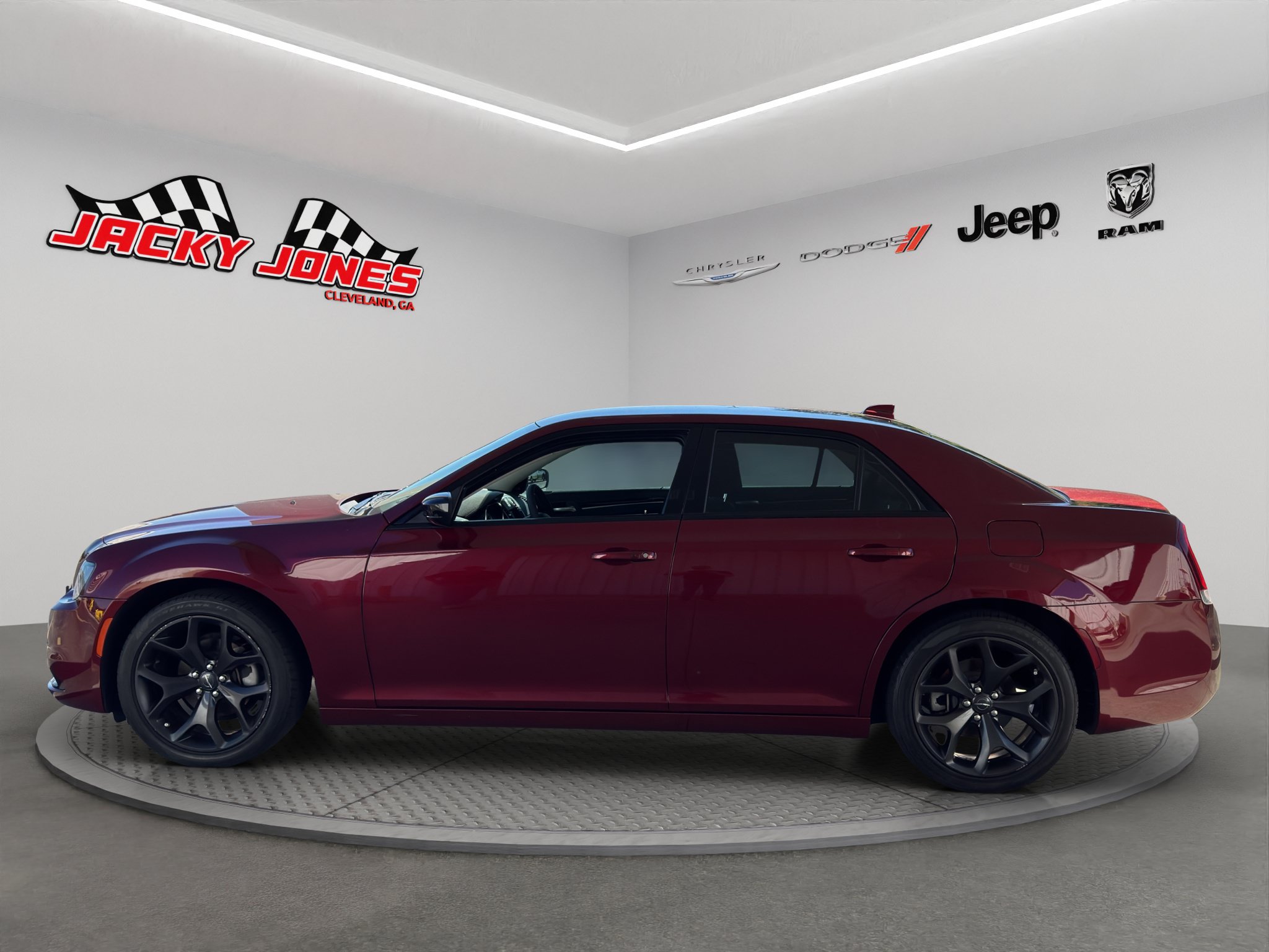 Used 2023 Chrysler 300 Touring w/ Safetytec Plus Group RWD image 2