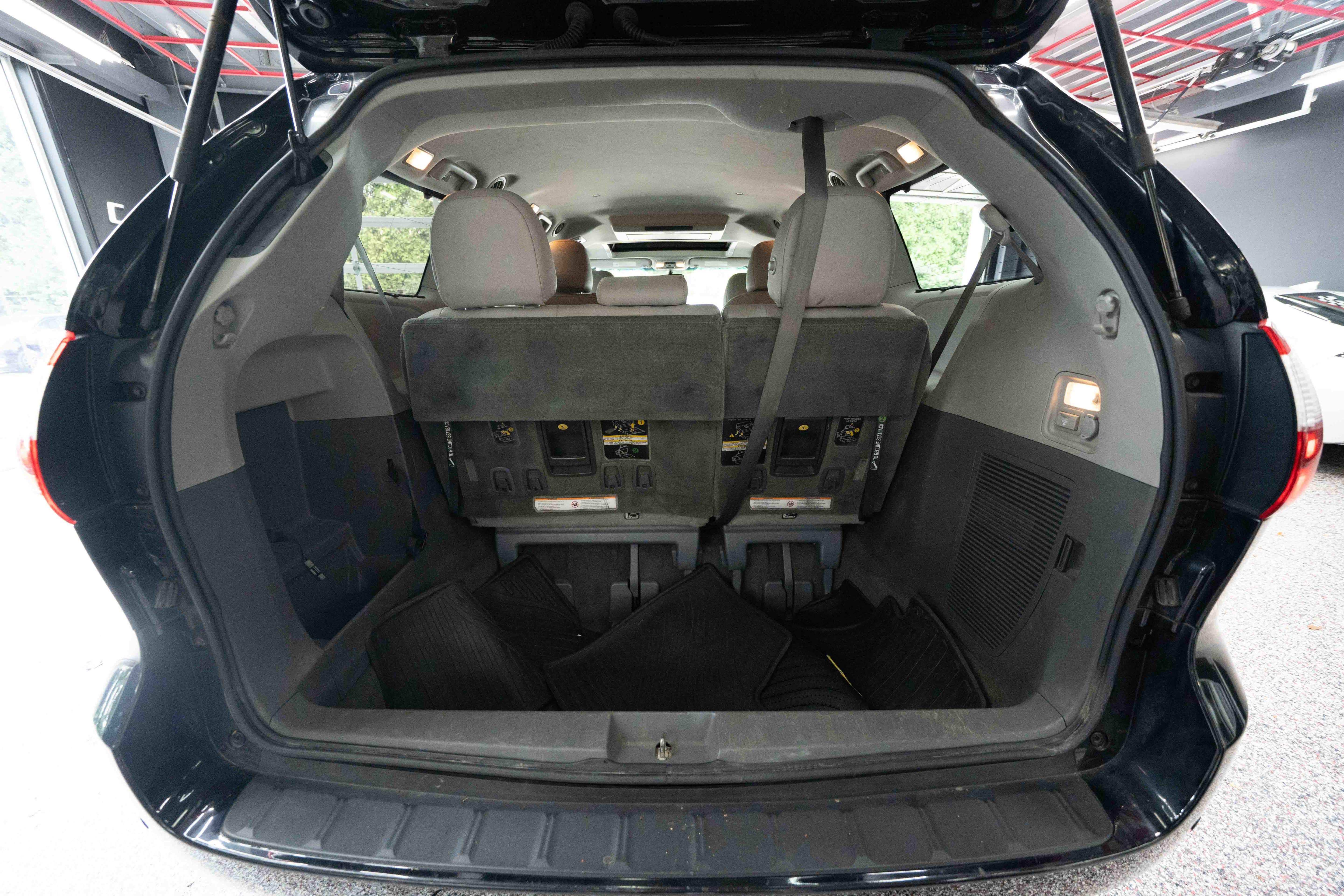 Used 2017 Toyota Sienna XLE Premium FWD image 29