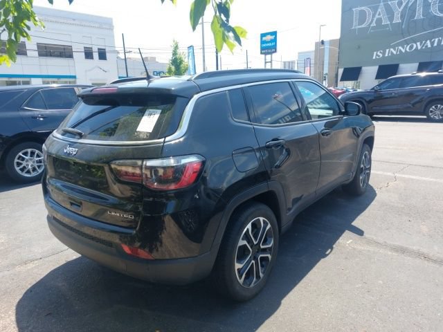 Used 2024 Jeep Compass Limited AWD/4WD image 2