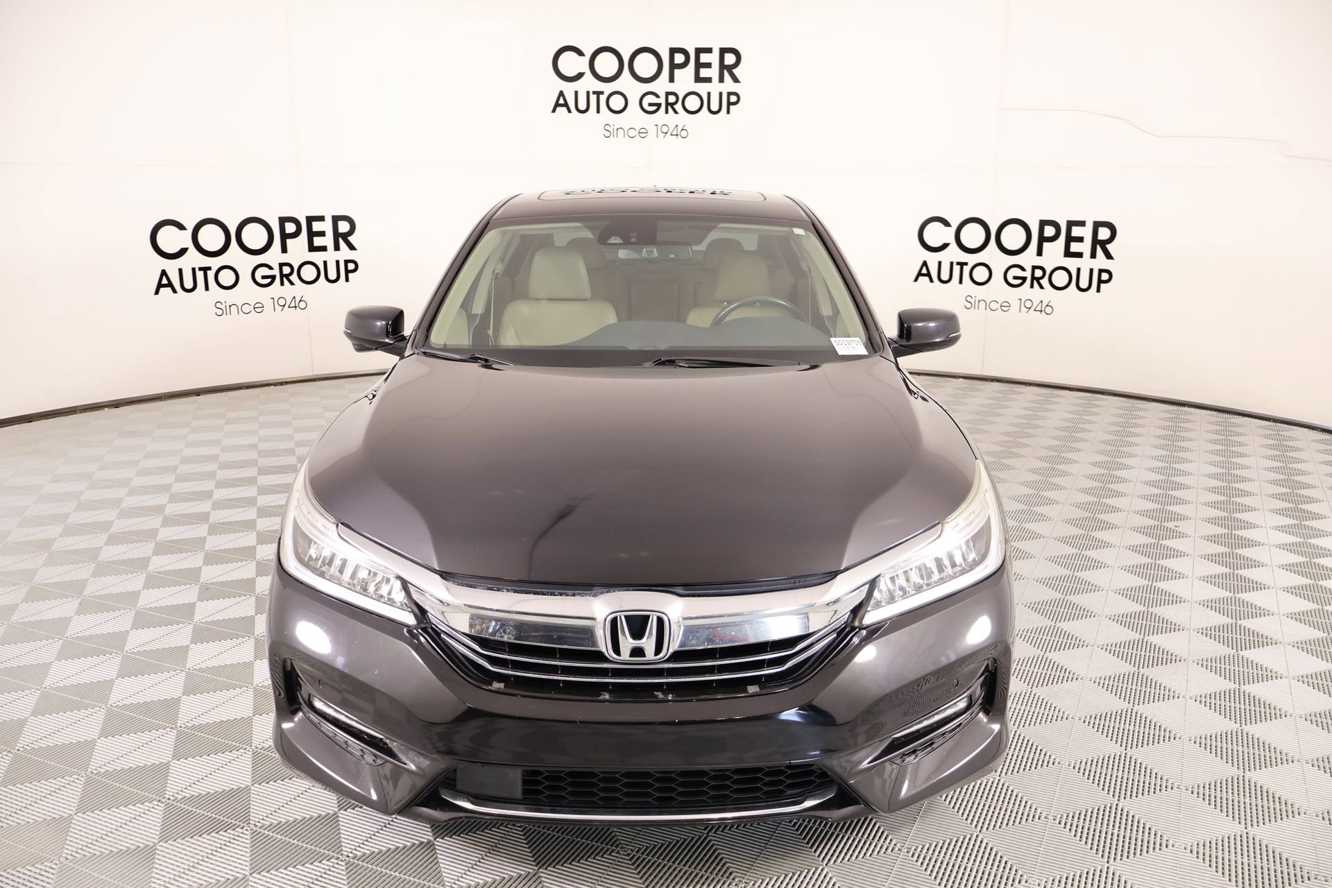 Used 2017 Honda Accord Touring image 10