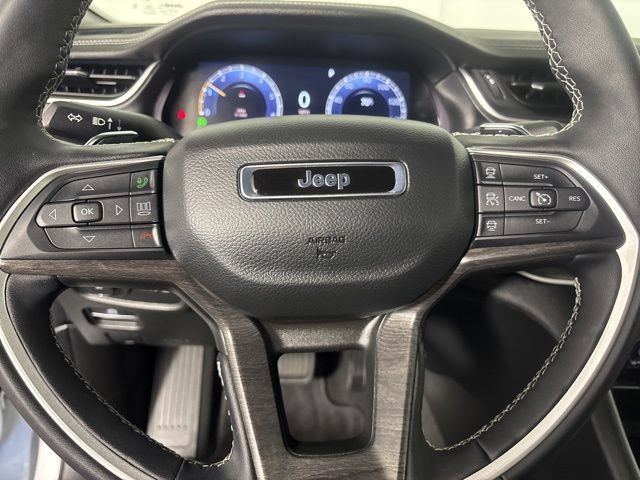 Used 2025 Jeep Grand Cherokee L Limited w/ Black Appearance Package AWD/4WD image 17