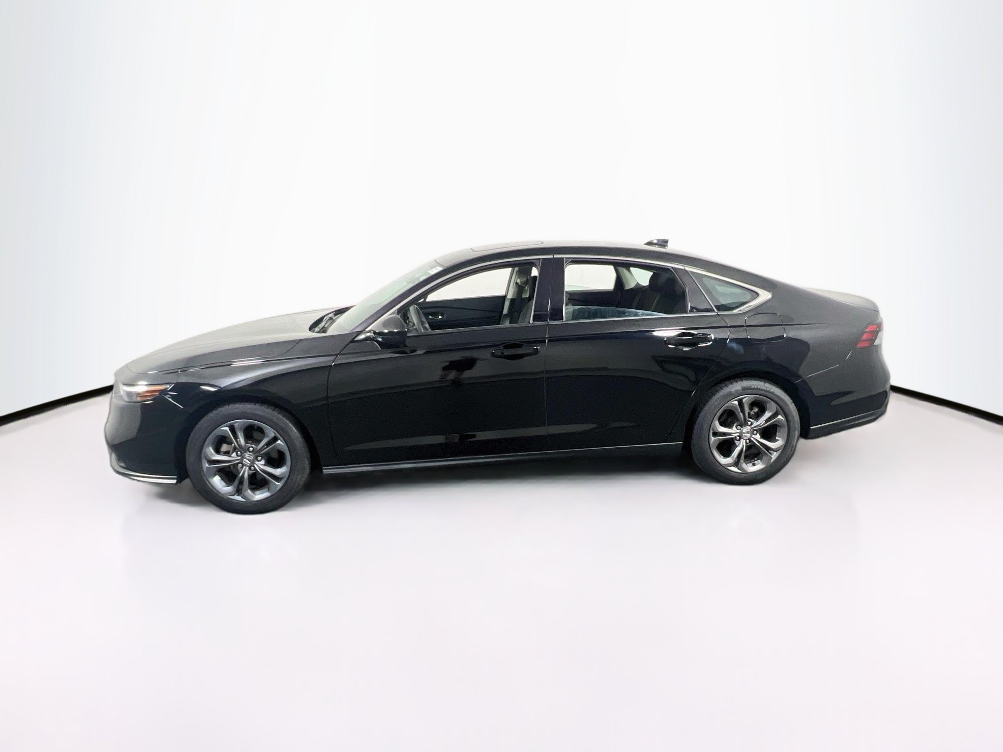 Used 2023 Honda Accord EX image 8