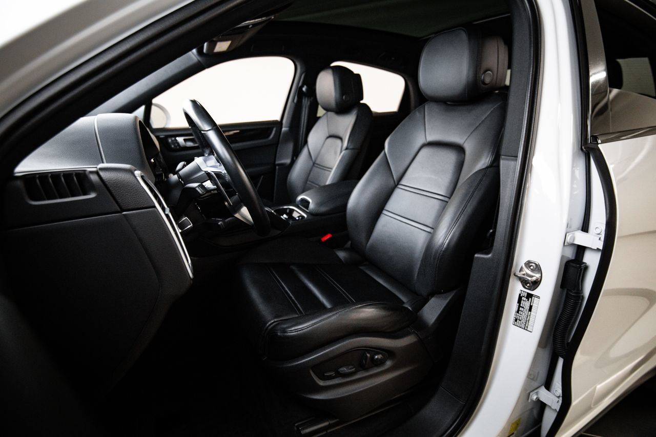 Certified 2023 Porsche Cayenne Coupe AWD/4WD image 5