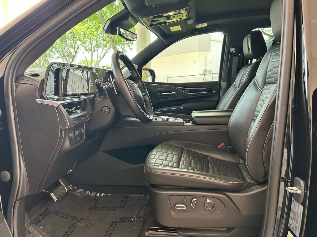 Used 2023 Cadillac Escalade V w/ Heavy-Duty Trailer Package AWD/4WD image 5