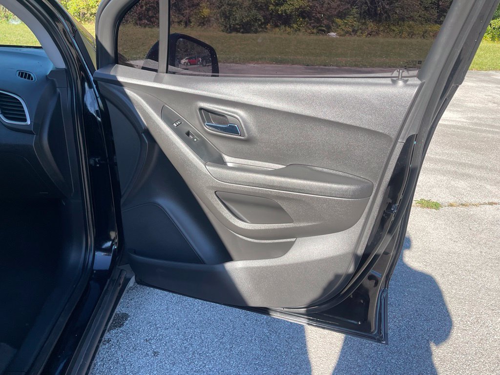 Used 2020 Chevrolet Trax LS FWD image 19